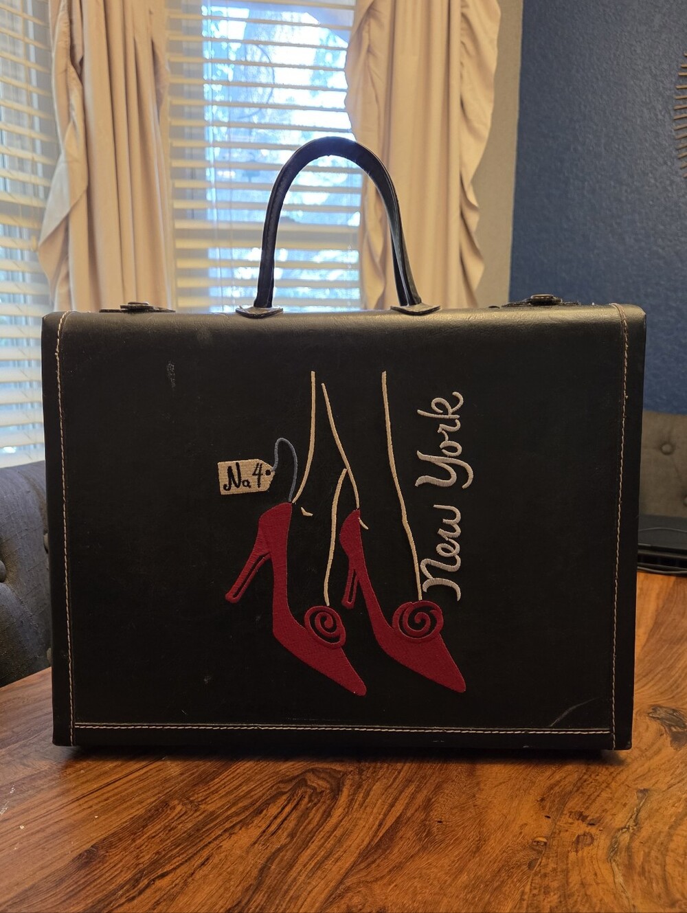 Vintage New York Embroidered Travel Train Case 12" x 16"